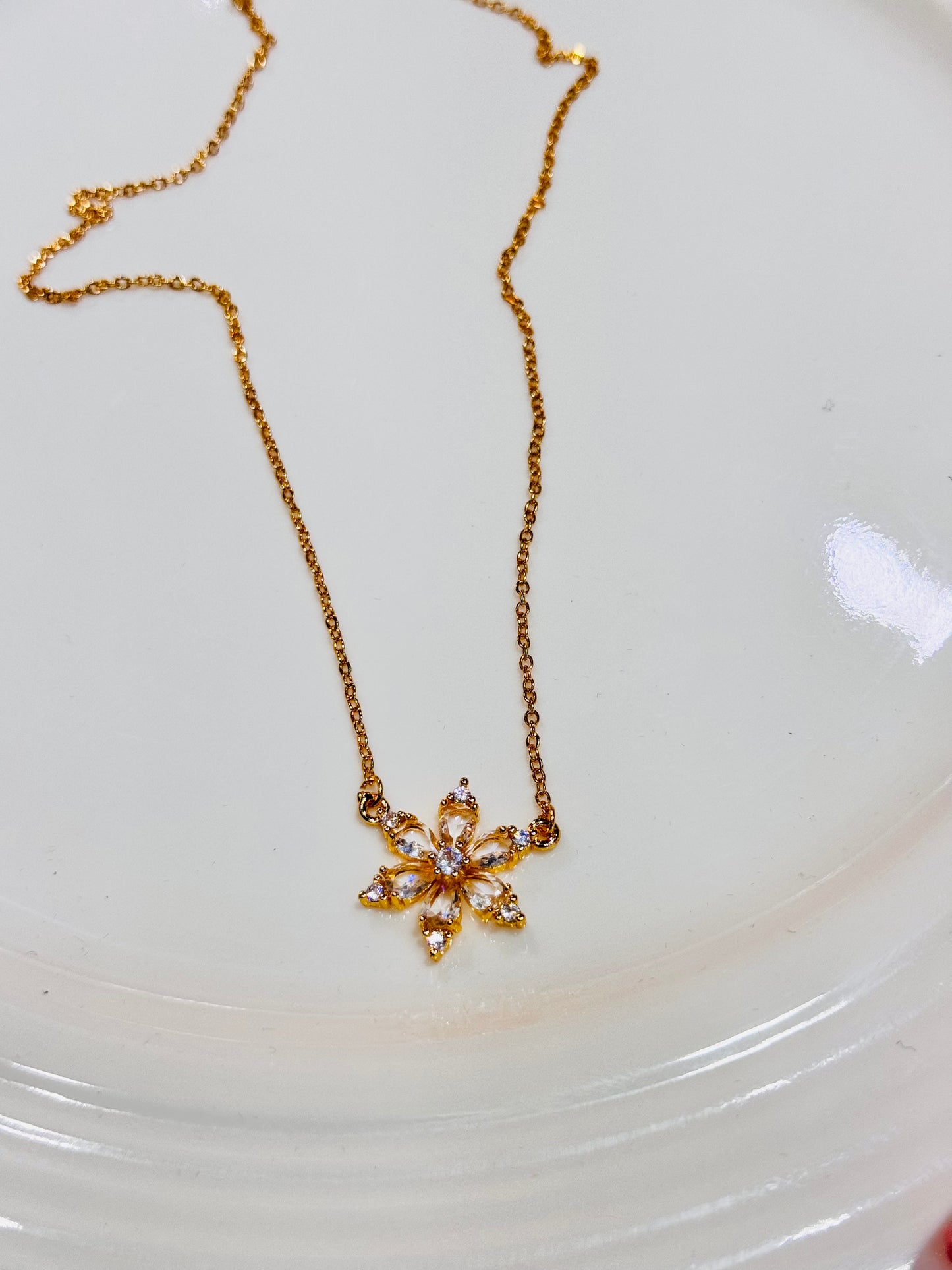 🌸Sparkling Floral Pendant Necklace 🌸