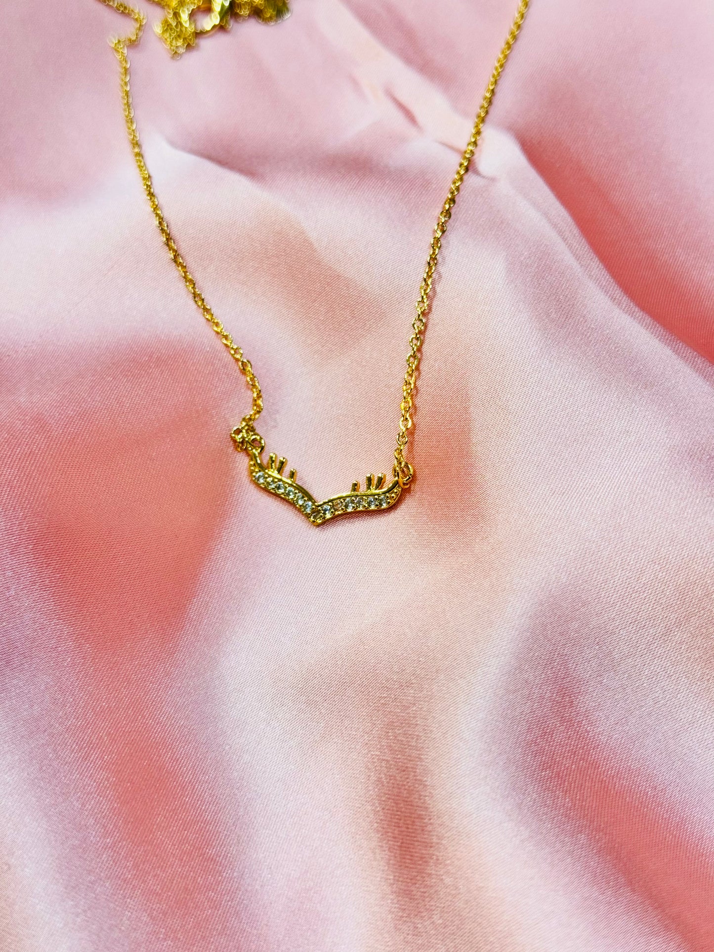 Elegant Gold Crown Necklace šāØ