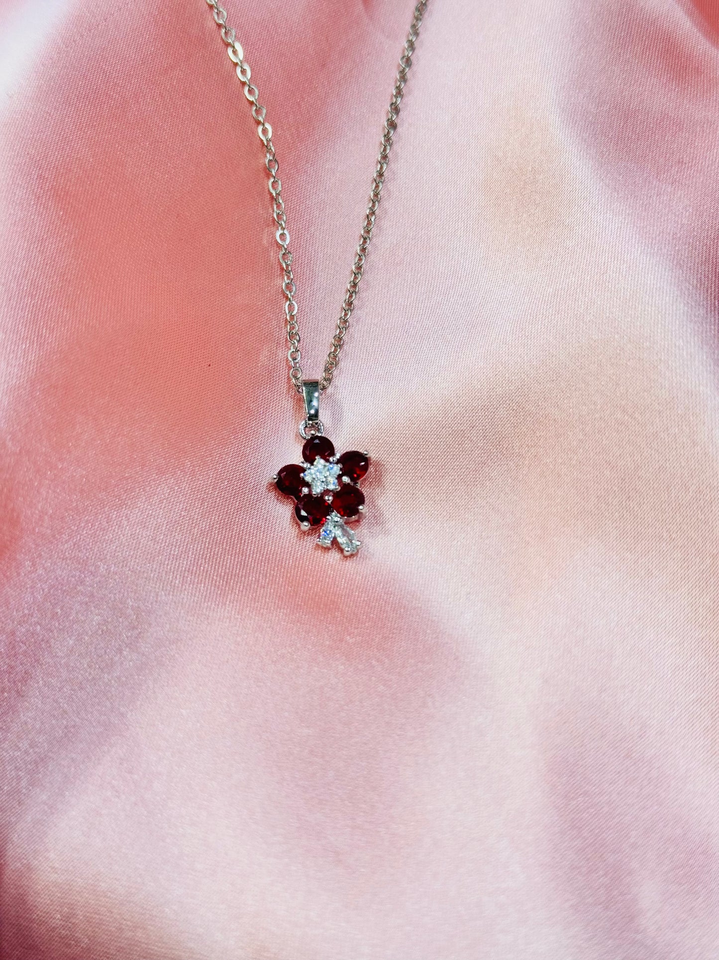 🌺Elegant Floral Pendant Necklace 🌺