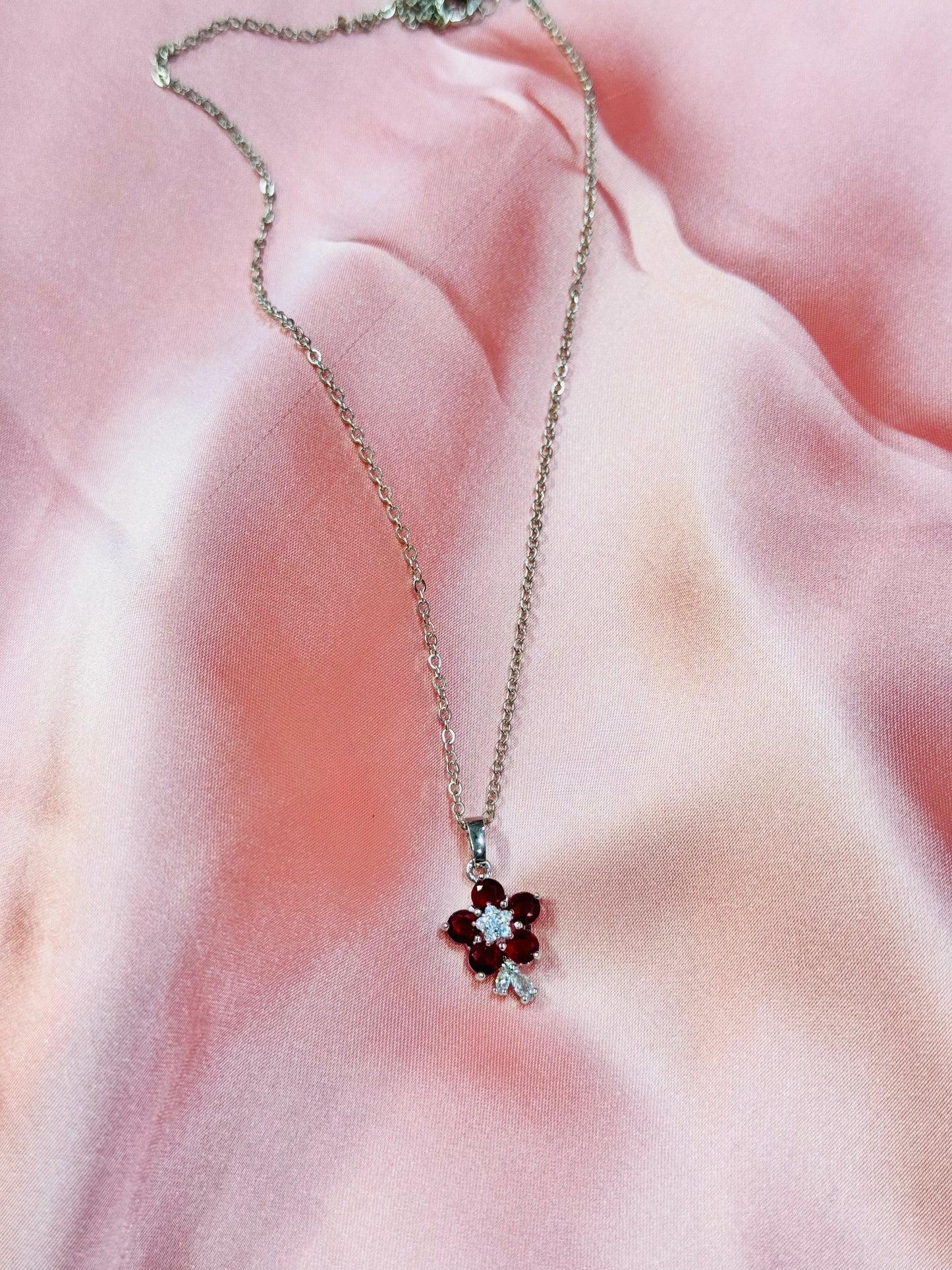 🌺Elegant Floral Pendant Necklace 🌺